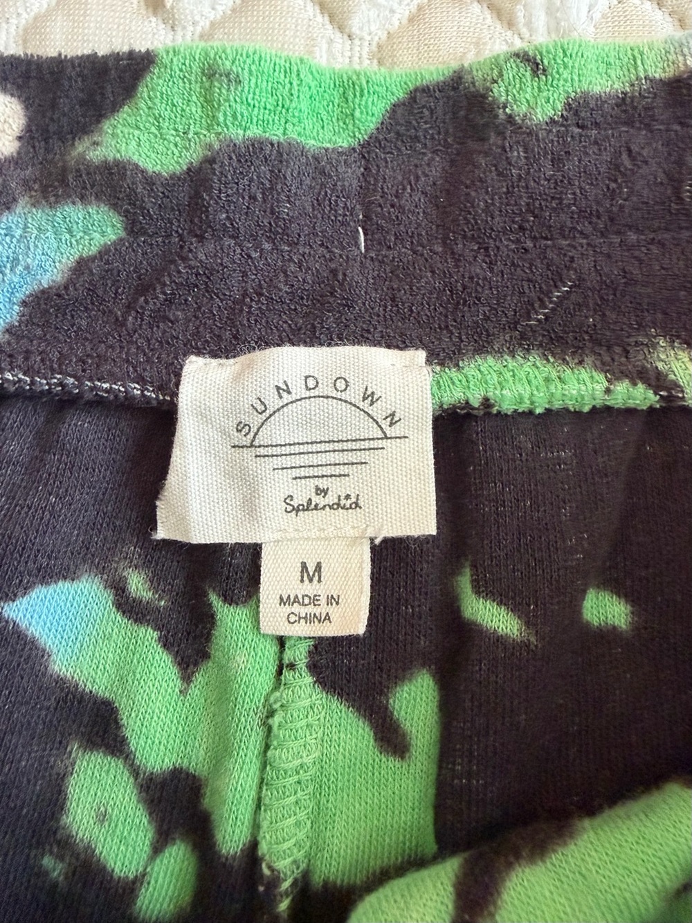 Sundown by Splendid Tie Dye Terrycloth Shorts Size Medium NWT Navy Blue Green - Picture 4 of 8